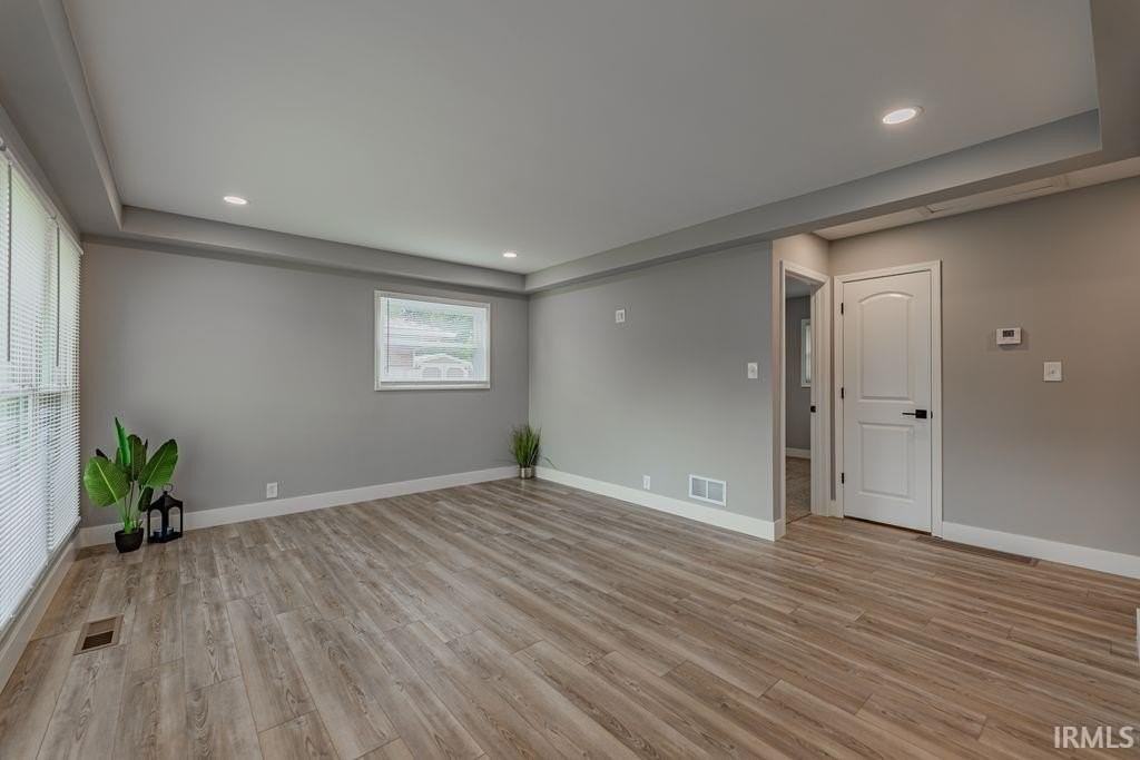 2054 Conlin Ave - Photo 4 of 29