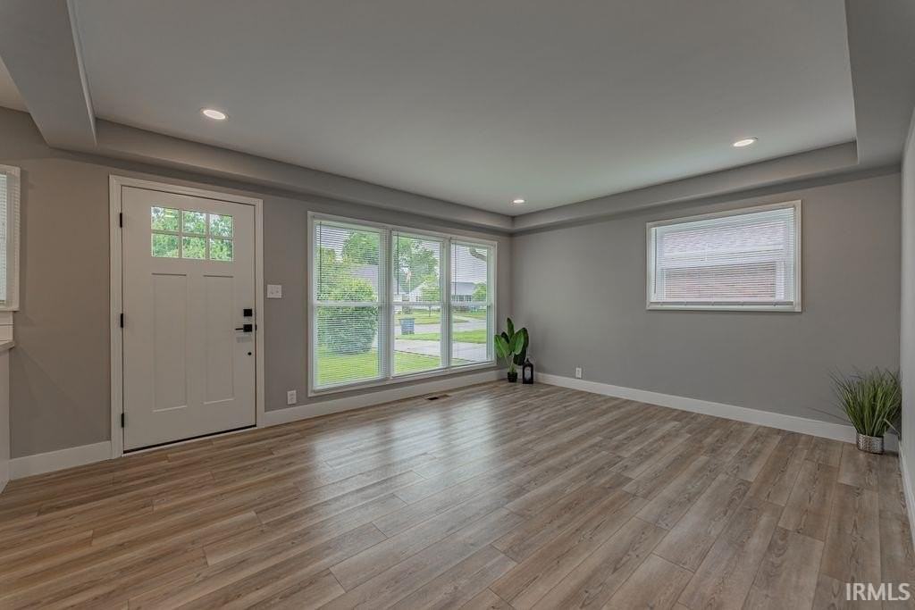 2054 Conlin Ave - Photo 6 of 29