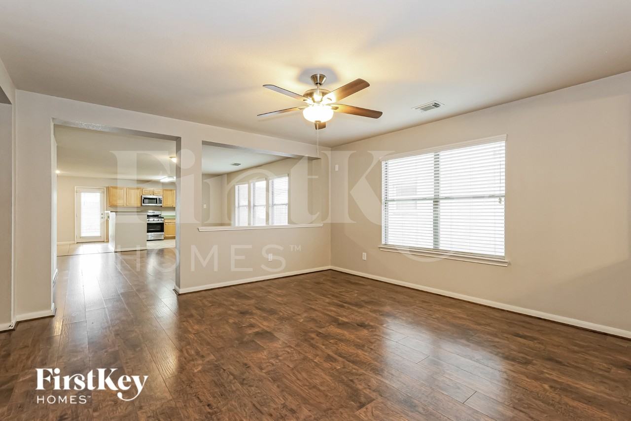 29311 Legends Hill Dr - Photo 3 of 19