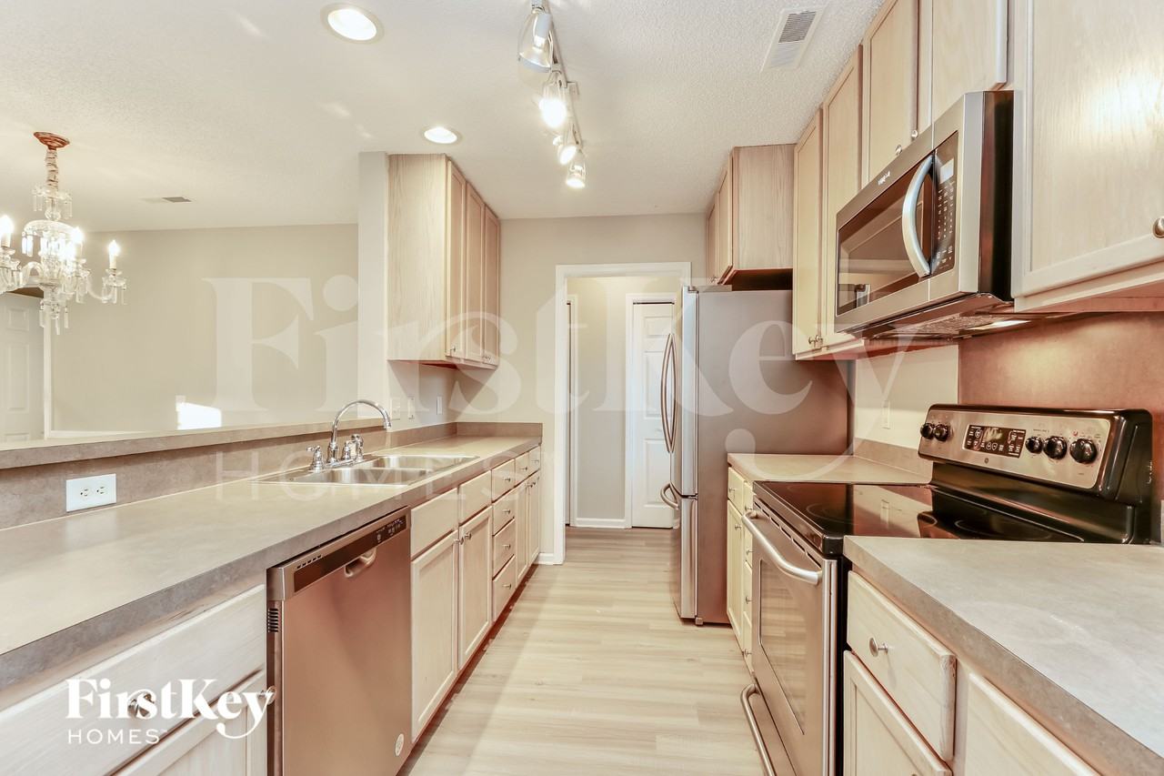 168 Jupiter Ln - Photo 5 of 15
