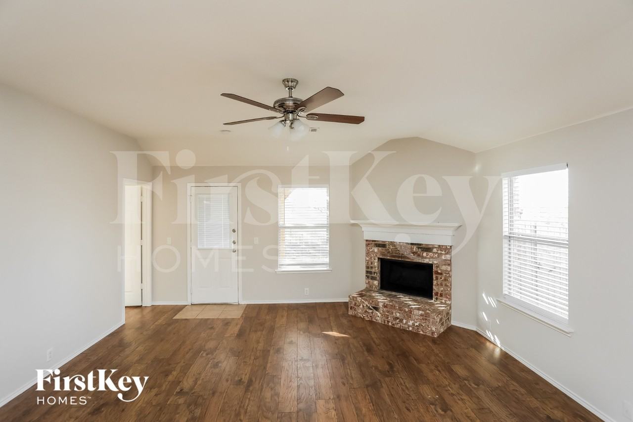 316 Meagan St - Photo 2 of 15