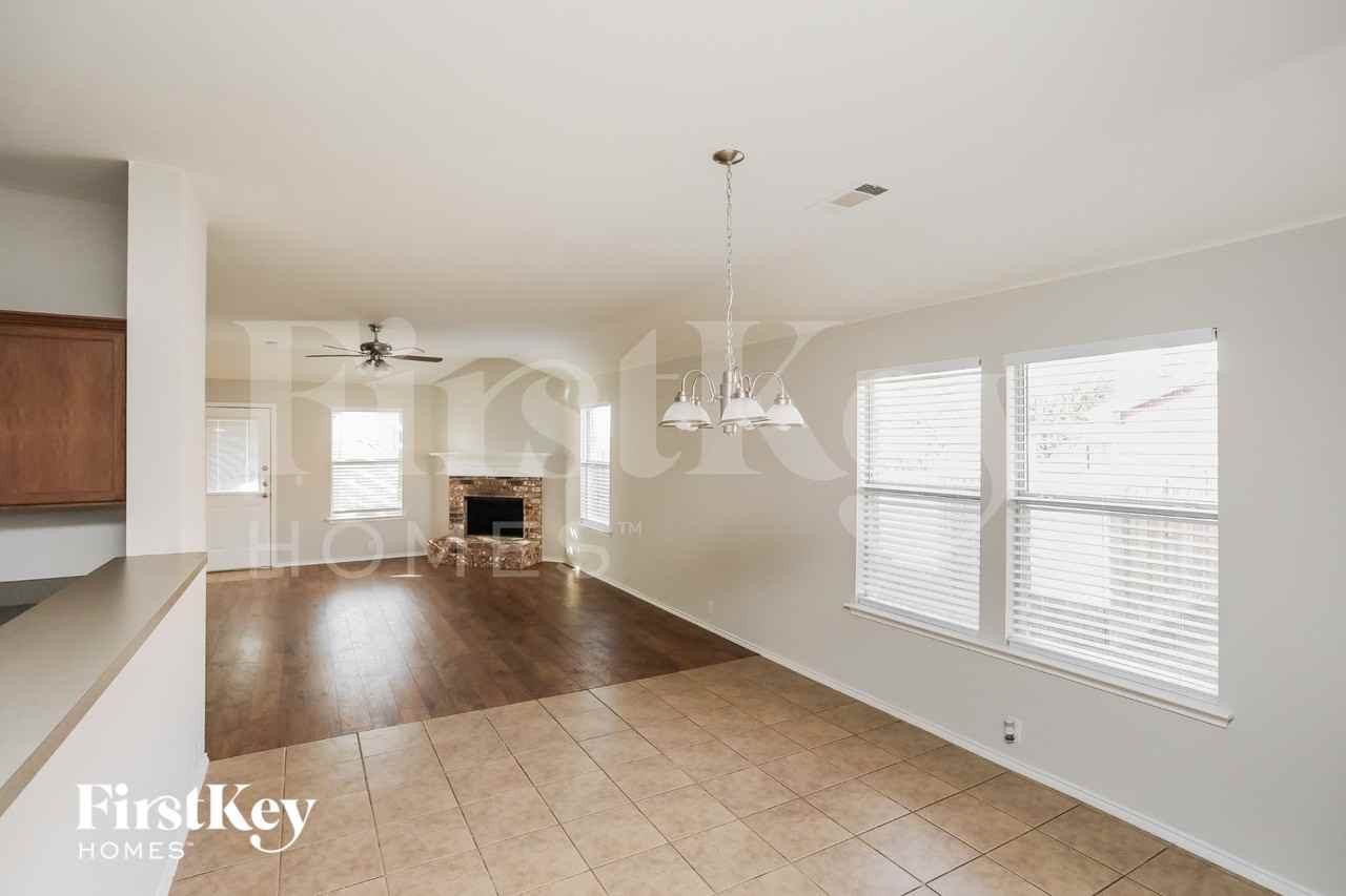316 Meagan St - Photo 3 of 15