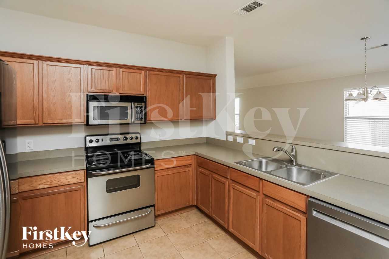316 Meagan St - Photo 5 of 15