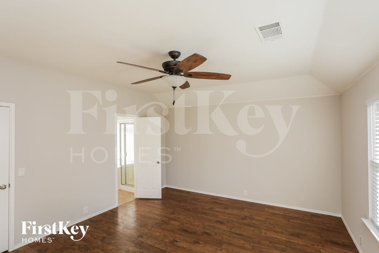 316 Meagan St - Photo 7 of 15