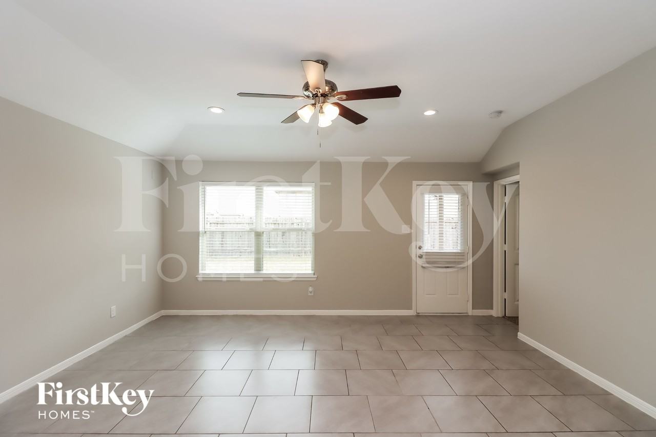 3003 Veeder Pass Ln - Photo 3 of 15