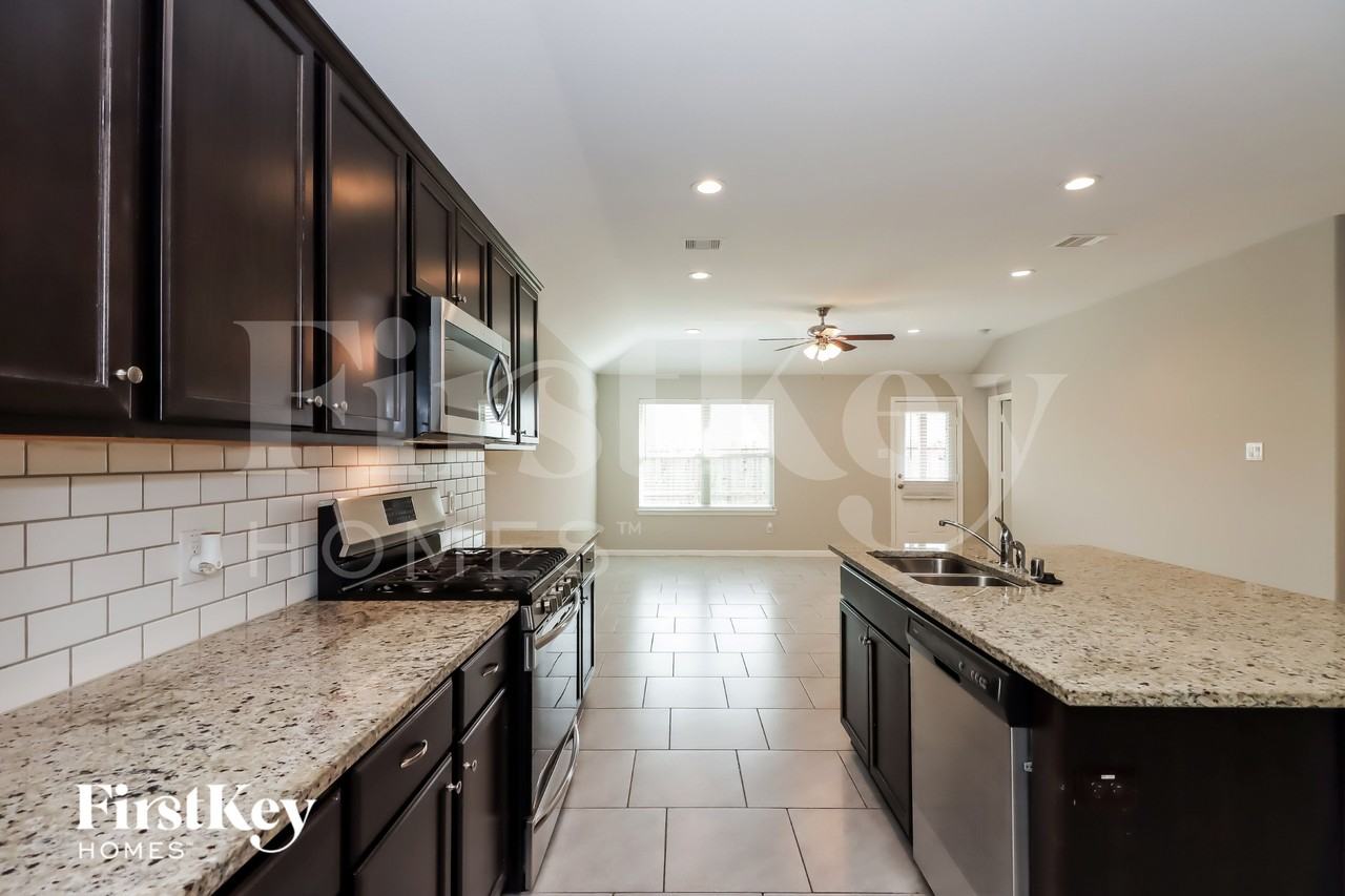 3003 Veeder Pass Ln - Photo 6 of 15