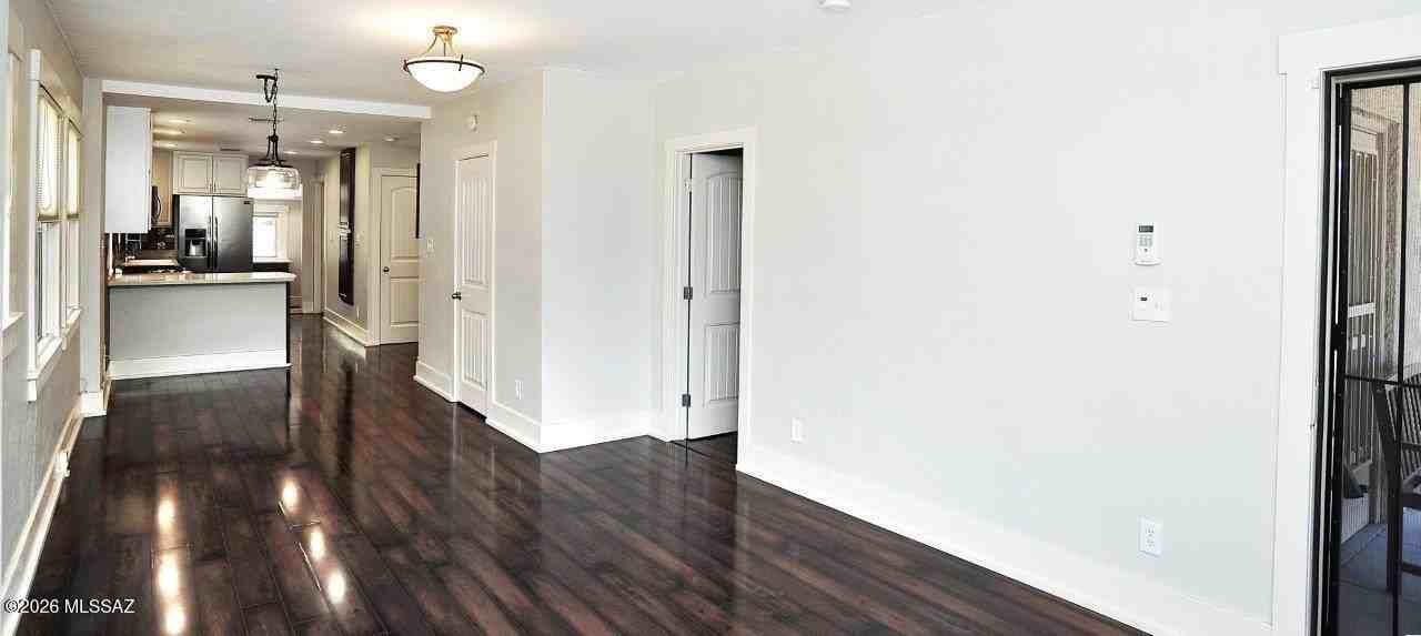608 E 4th St - Photo 7 of 48