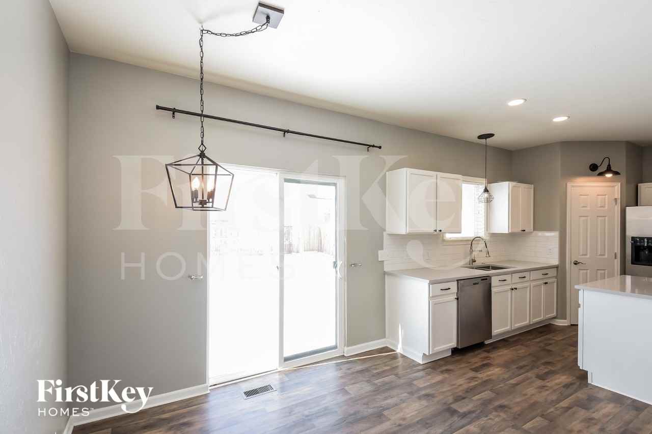 9919 Jasper St - Photo 6 of 18