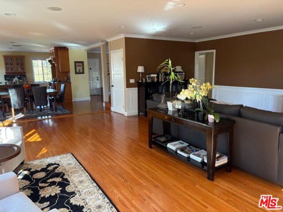 10328 Dunkirk Ave - Photo 2 of 8