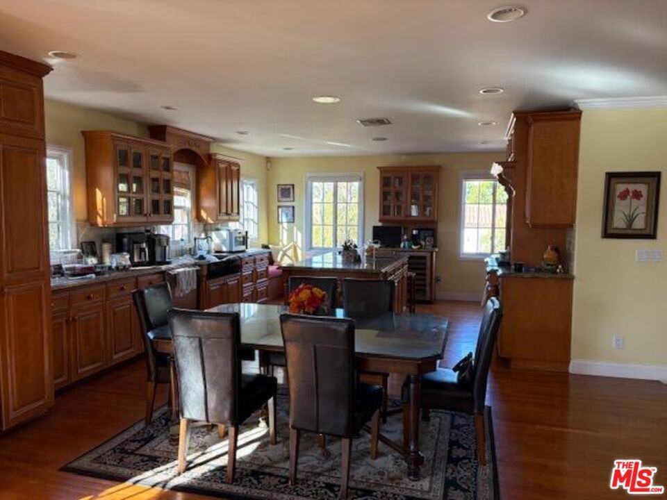 10328 Dunkirk Ave - Photo 3 of 8
