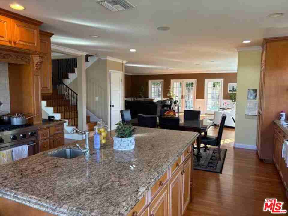 10328 Dunkirk Ave - Photo 6 of 8