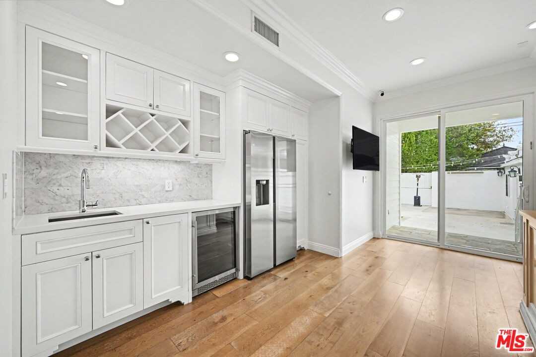 1908 S Durango Ave - Photo 2 of 8