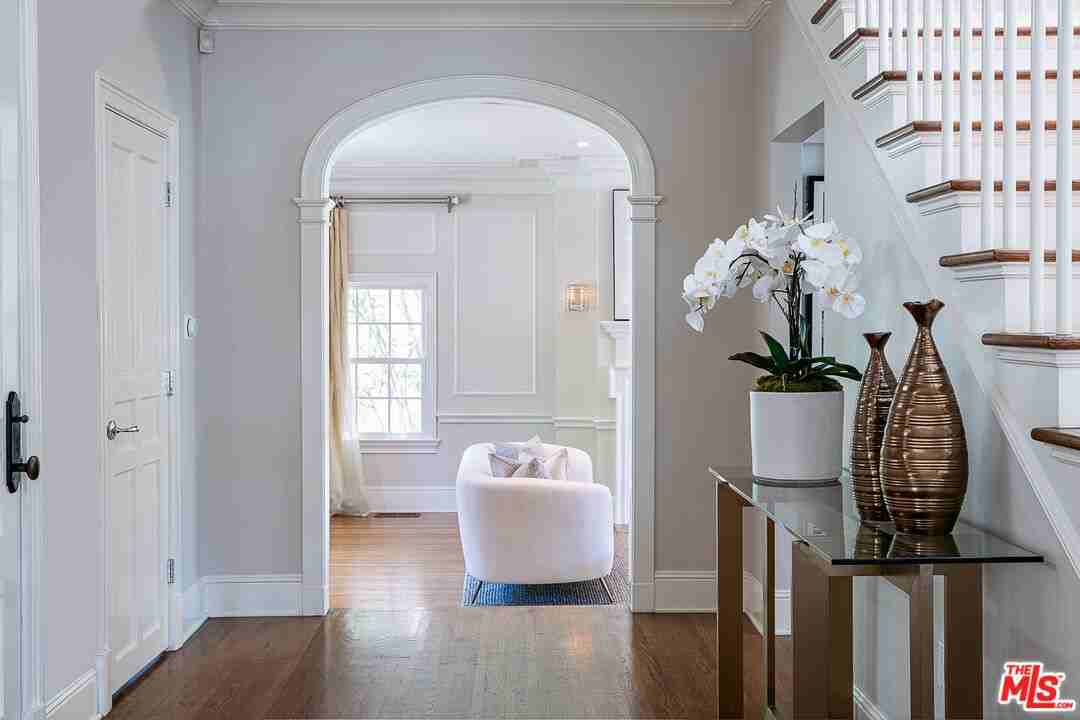 801 Devon Ave - Photo 4 of 8