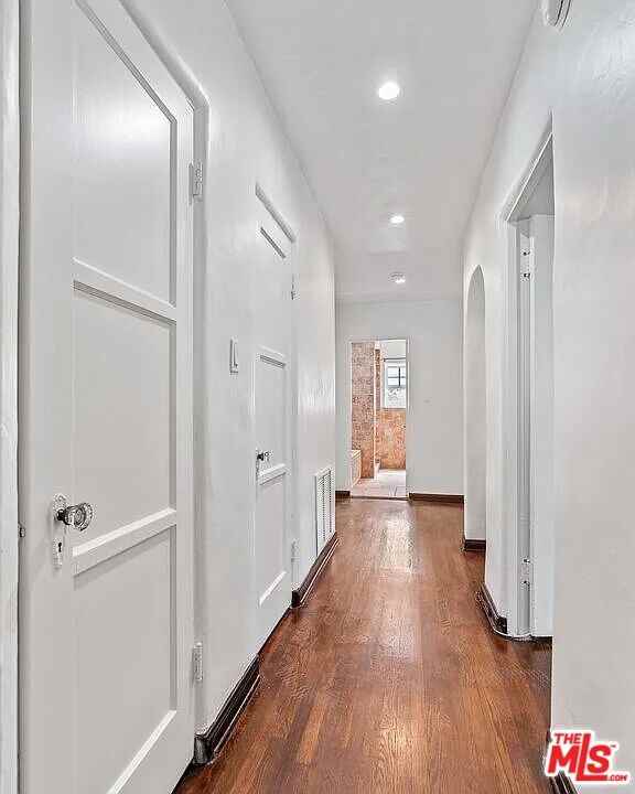 8230 Blackburn Ave - Photo 4 of 8
