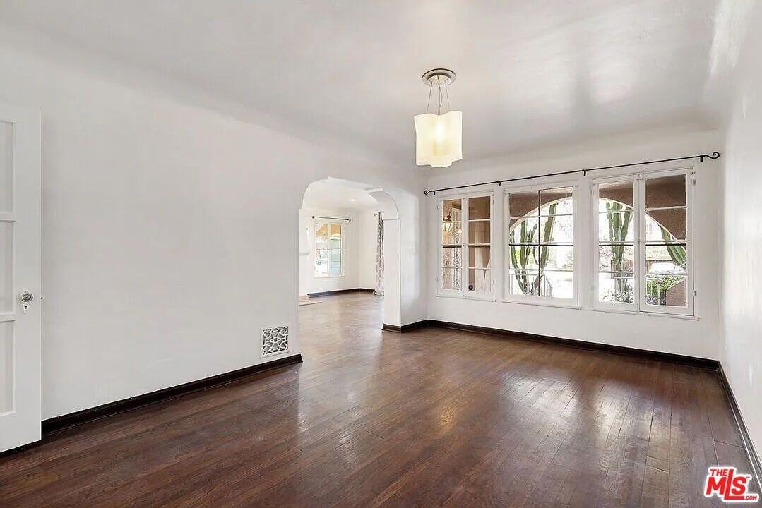 8230 Blackburn Ave - Photo 5 of 8