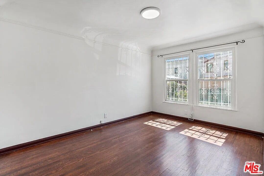 8230 Blackburn Ave - Photo 6 of 8