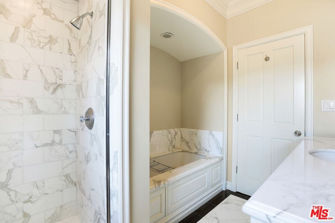 155 S Rodeo Dr - Photo 3 of 8