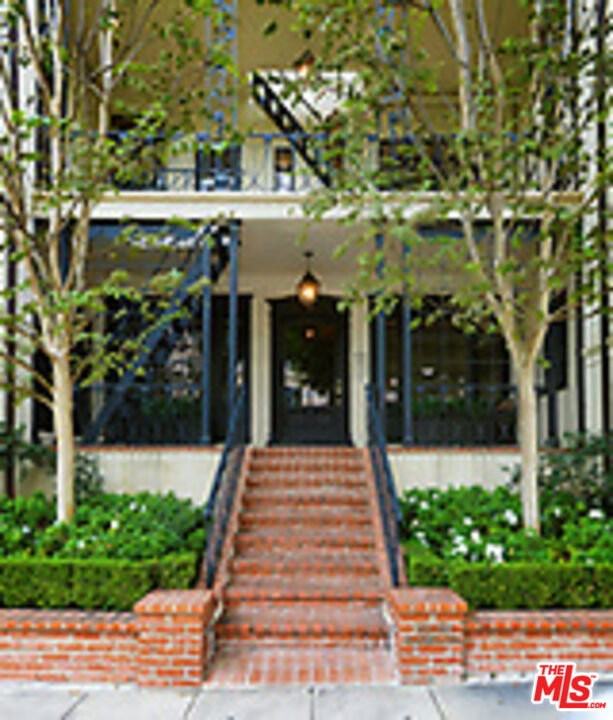 155 S Rodeo Dr - Photo 4 of 8