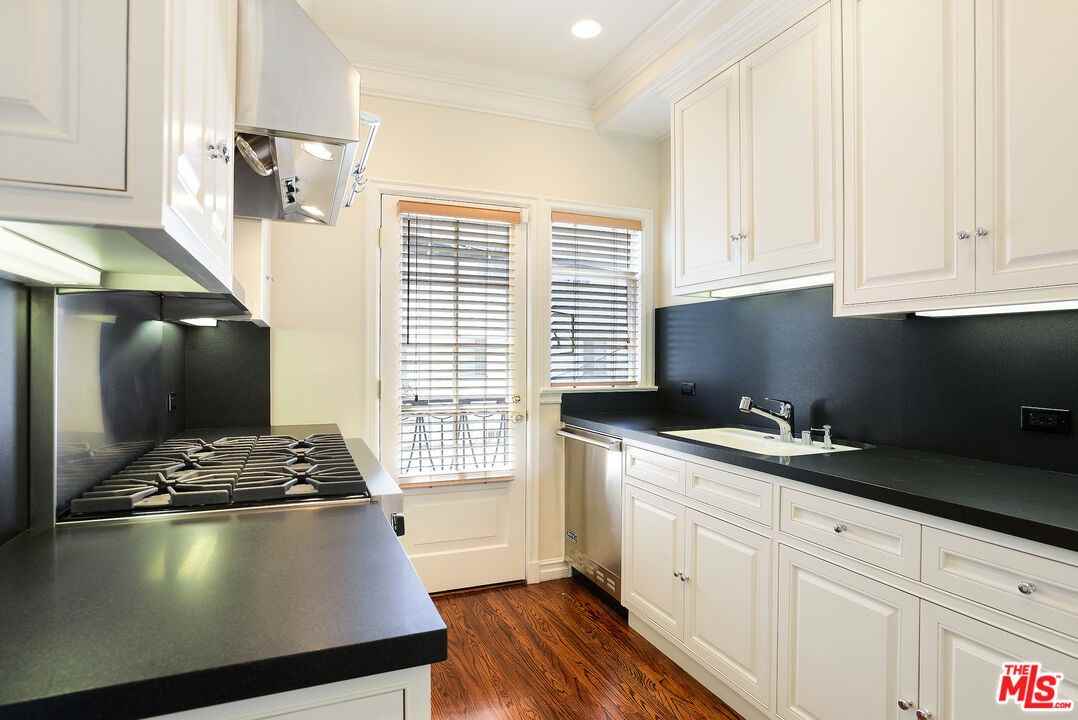 155 S Rodeo Dr - Photo 6 of 8