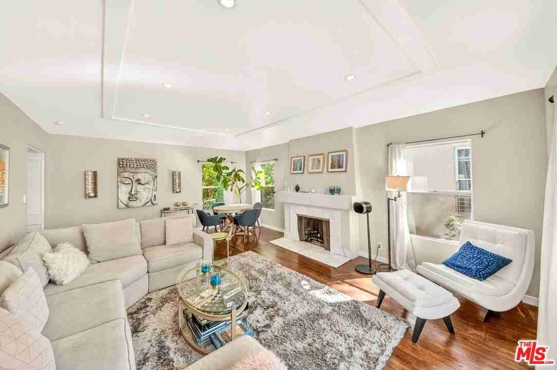 9928 Robbins Dr - Photo 2 of 8