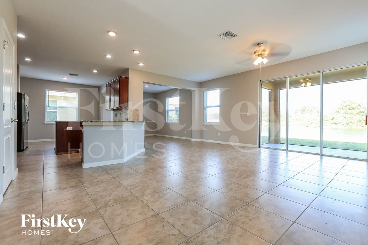 316 Corbett Bluff Dr - Photo 2 of 15