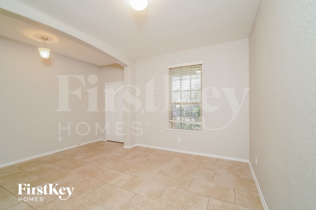 500 Stonebrook Dr - Photo 3 of 15