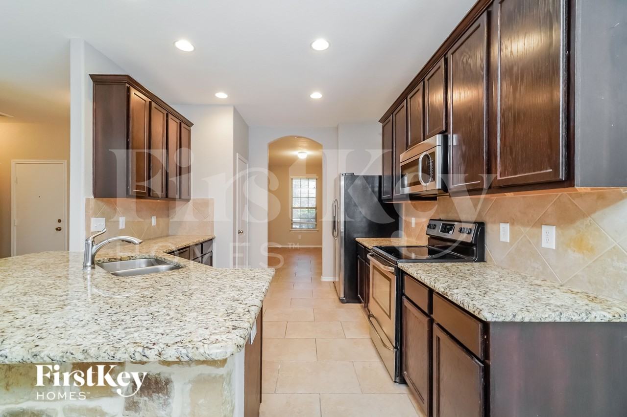 500 Stonebrook Dr - Photo 6 of 15
