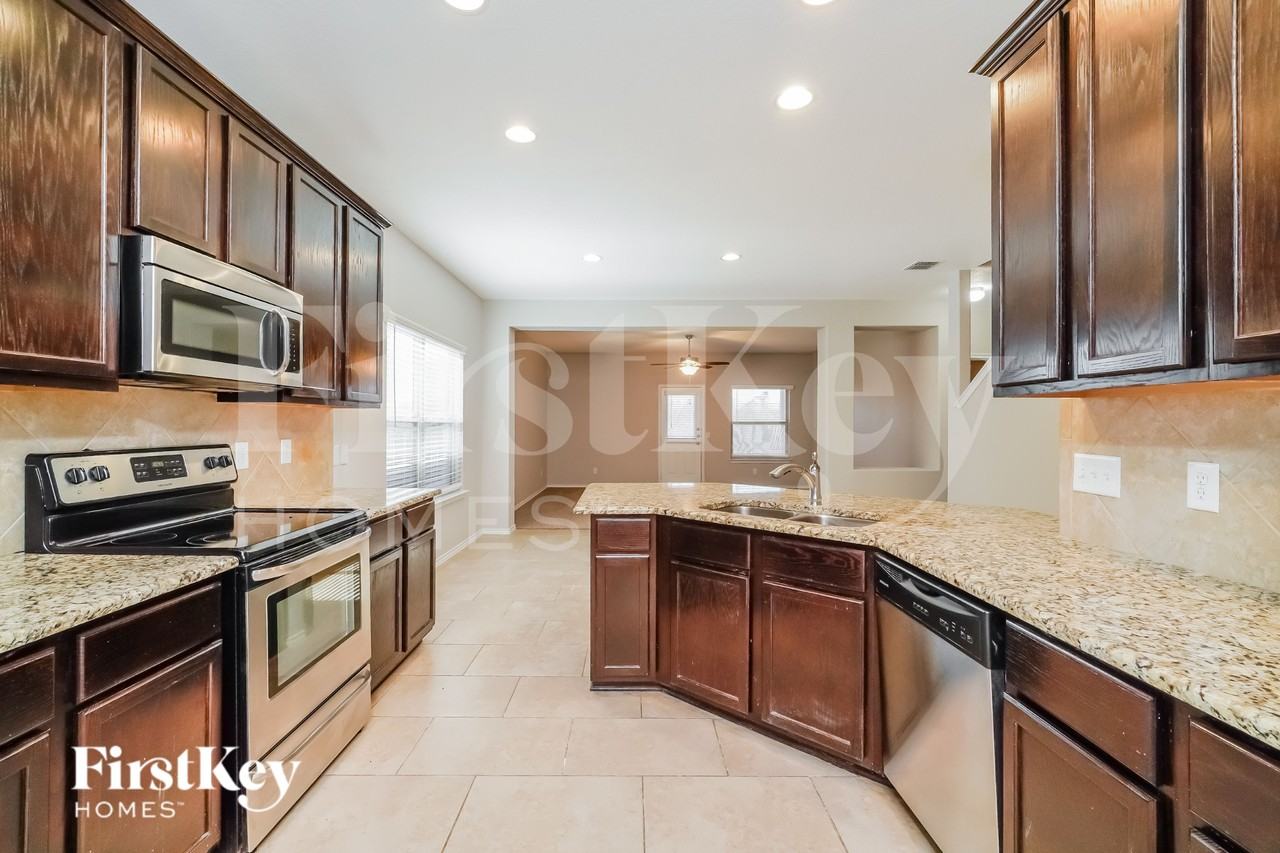 500 Stonebrook Dr - Photo 7 of 15