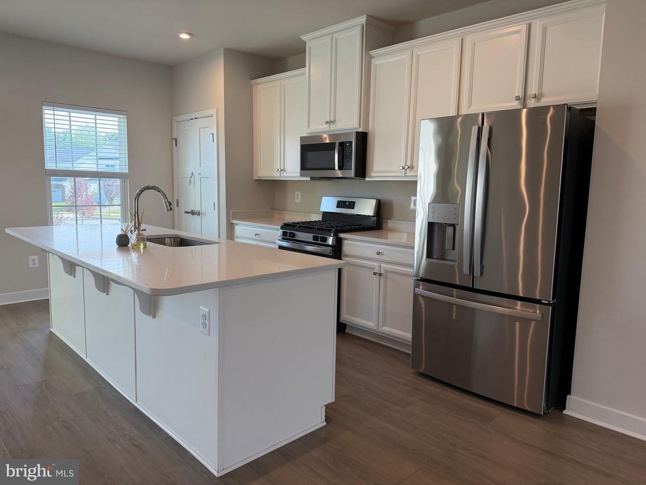 927 Ericcson Ln - Photo 4 of 24
