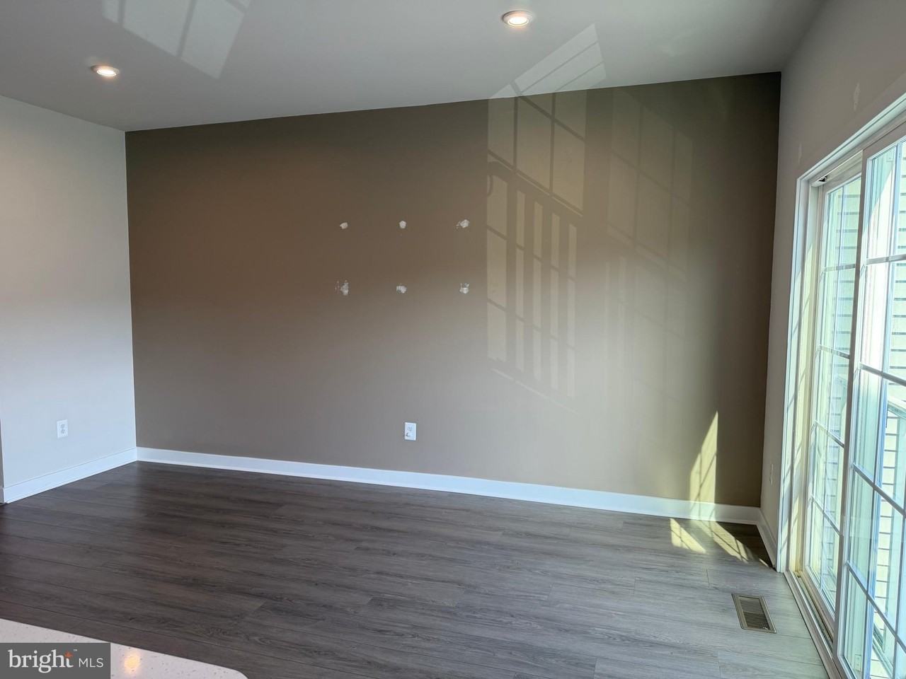 927 Ericcson Ln - Photo 5 of 24
