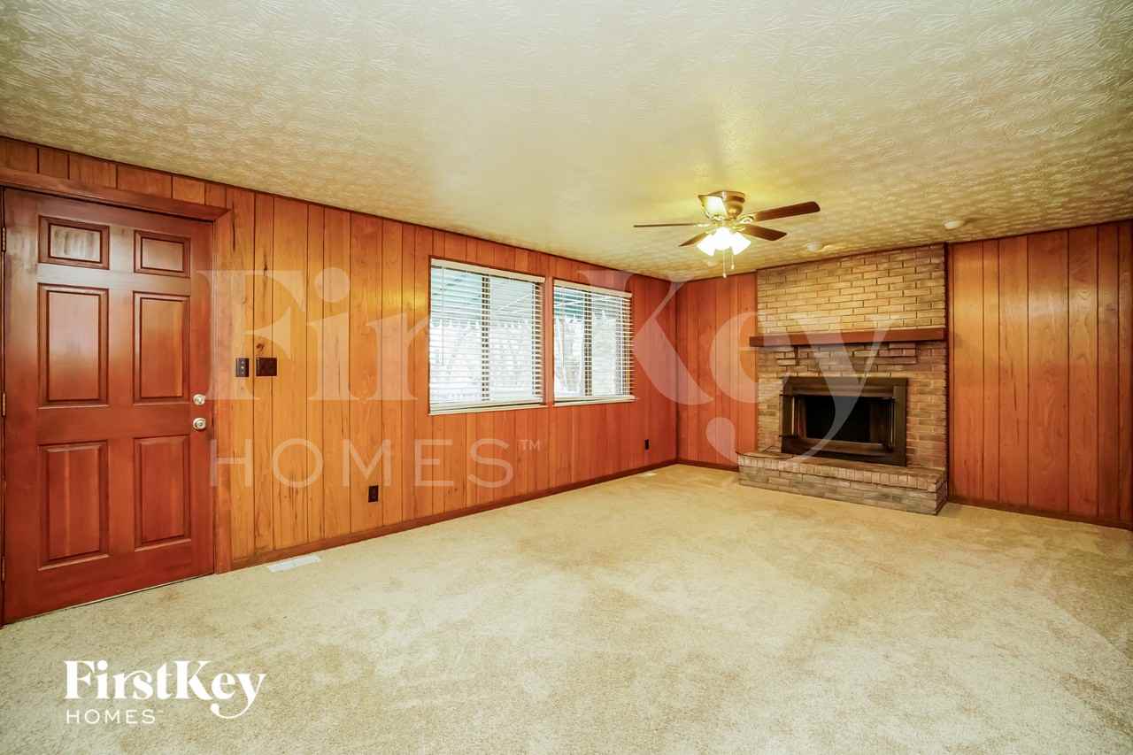 6320 Middleboro Ct - Photo 3 of 15