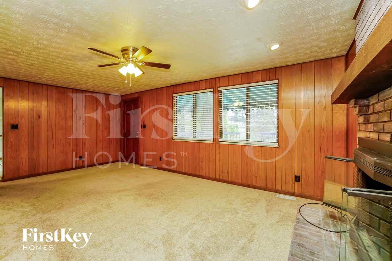 6320 Middleboro Ct - Photo 4 of 15