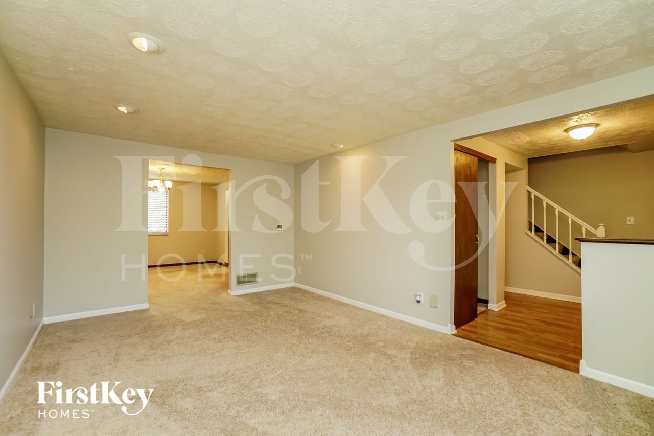 6320 Middleboro Ct - Photo 5 of 15