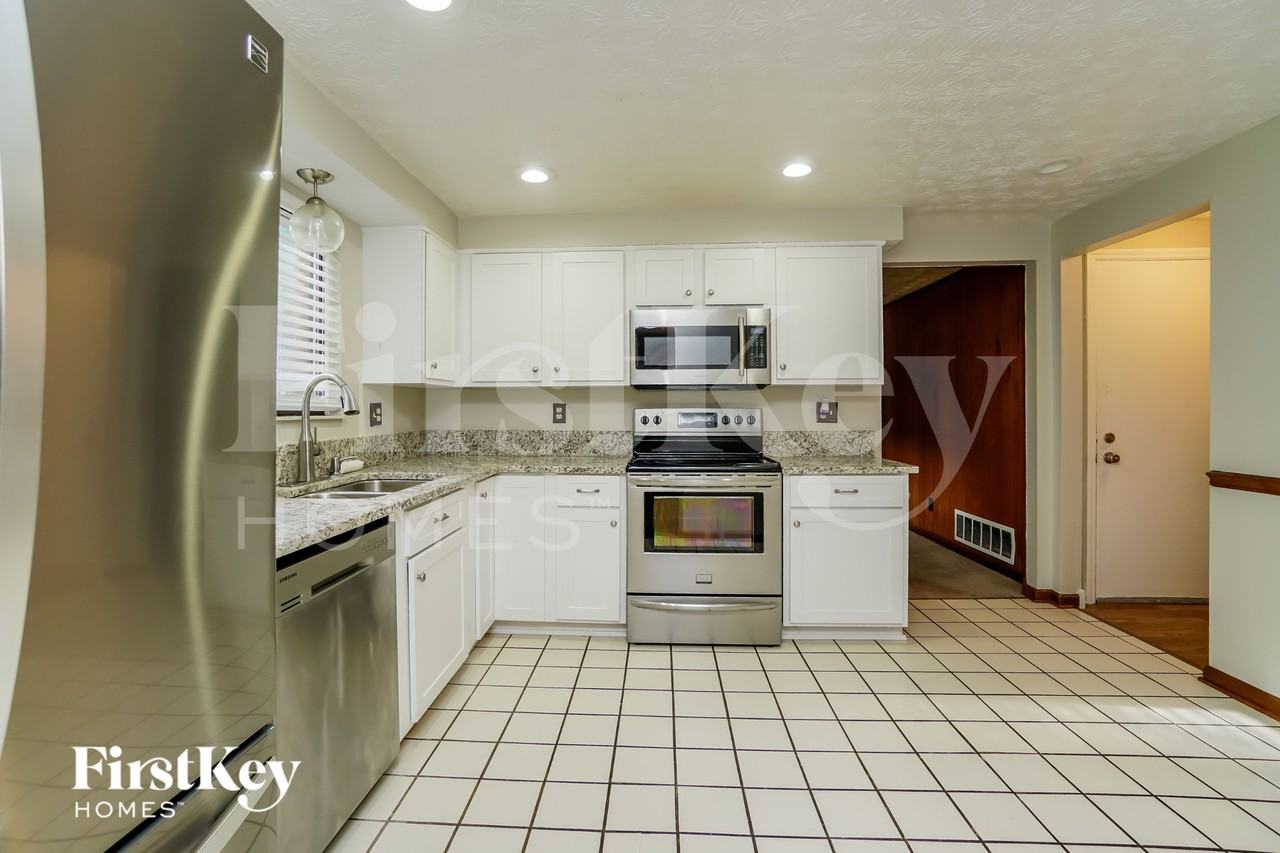 6320 Middleboro Ct - Photo 7 of 15