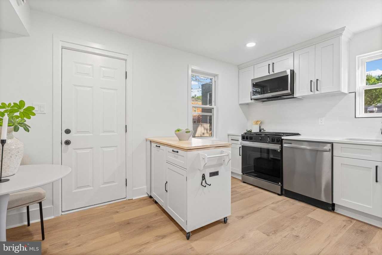 1019 President St - Photo 7 of 25