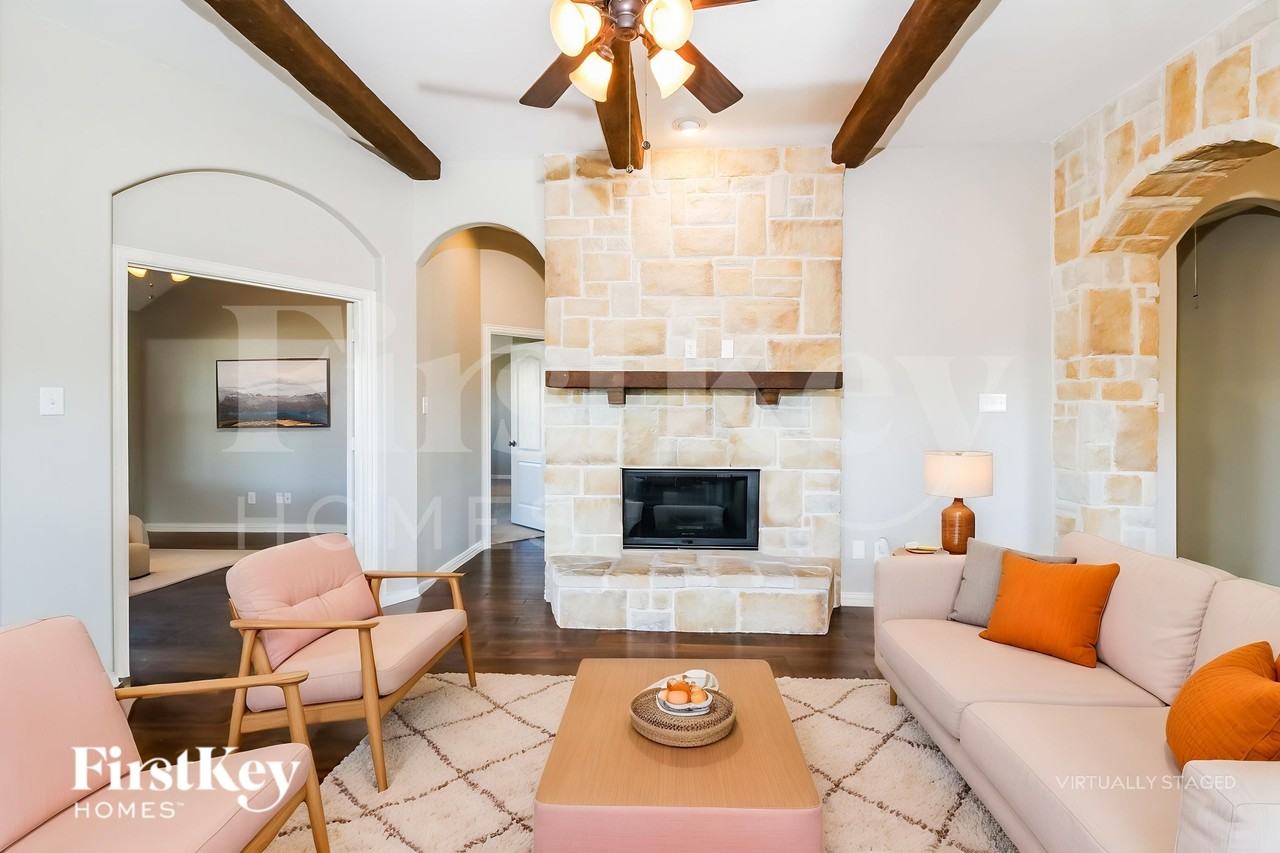 206 Lavaca Dr - Photo 4 of 19