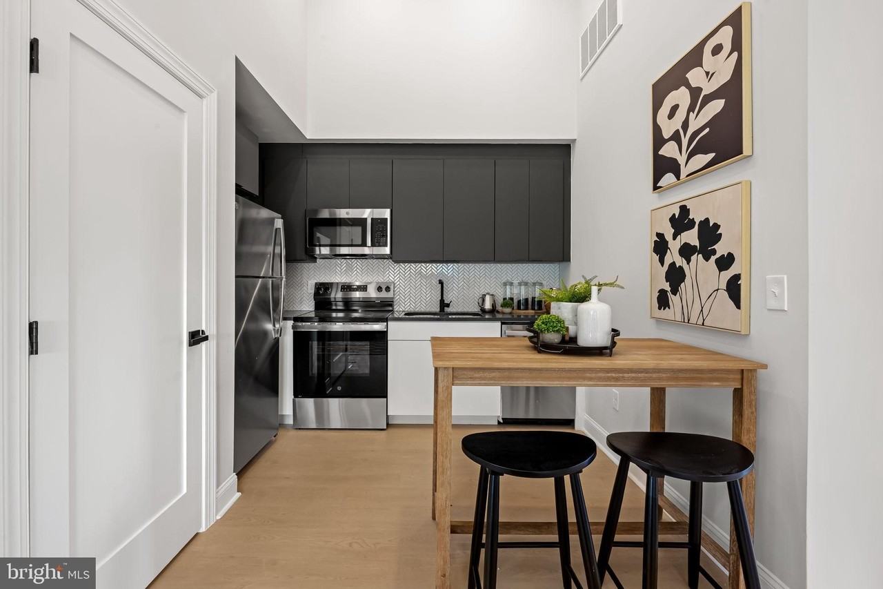 600 N Howard St #202 - Photo 5 of 17