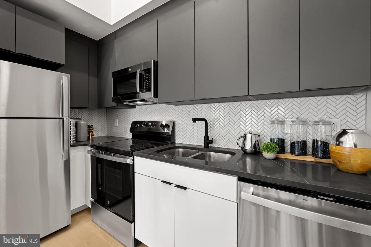 600 N Howard St #202 - Photo 6 of 17
