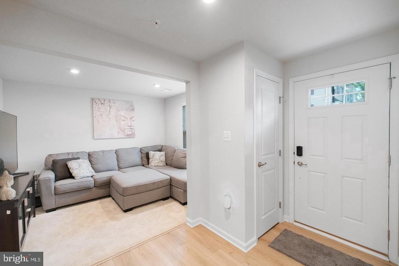 52 Caswell Dr - Photo 2 of 11