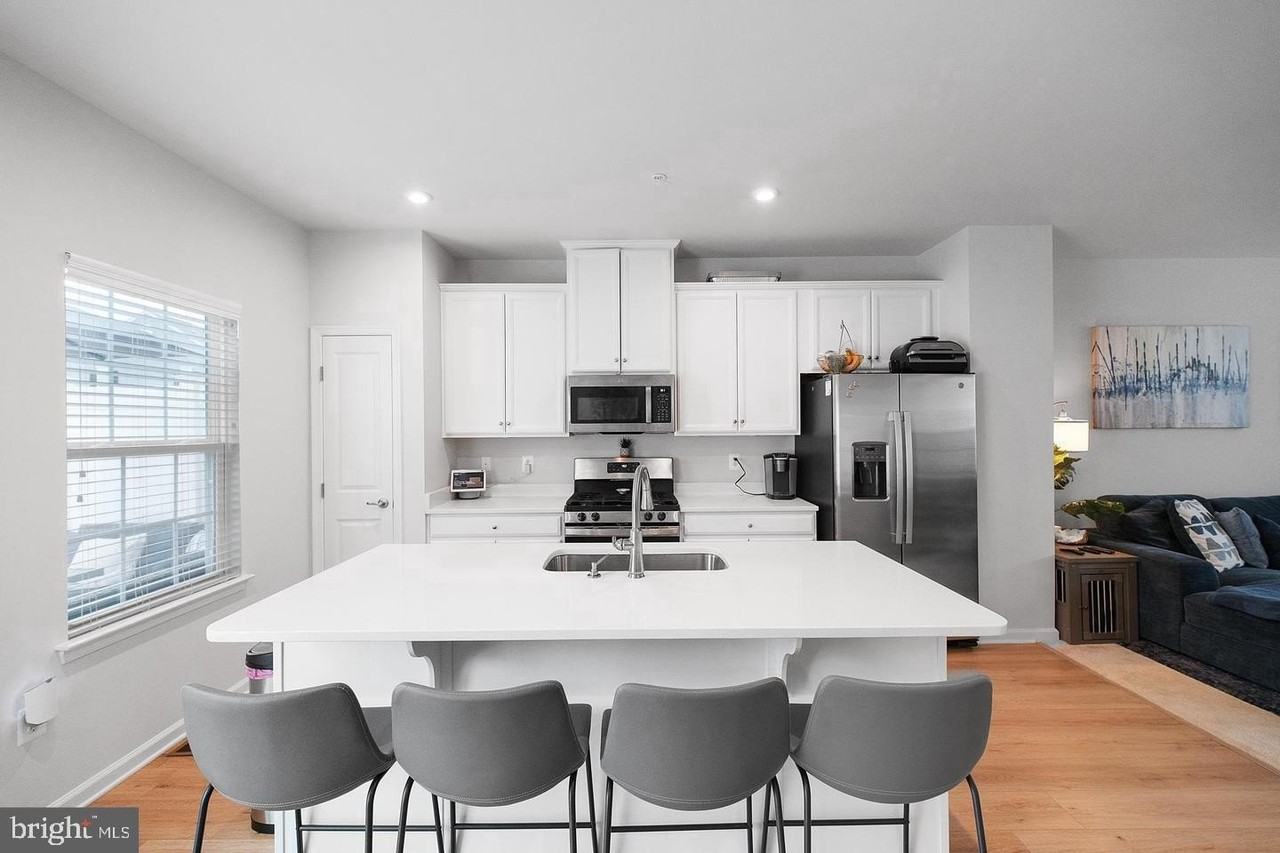 52 Caswell Dr - Photo 4 of 11