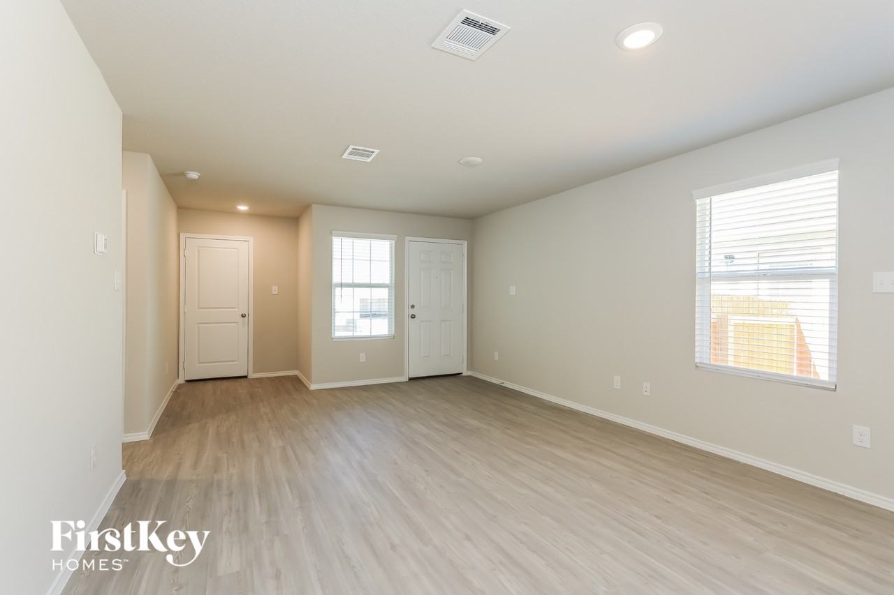 10719 Prusiner Dr - Photo 3 of 15