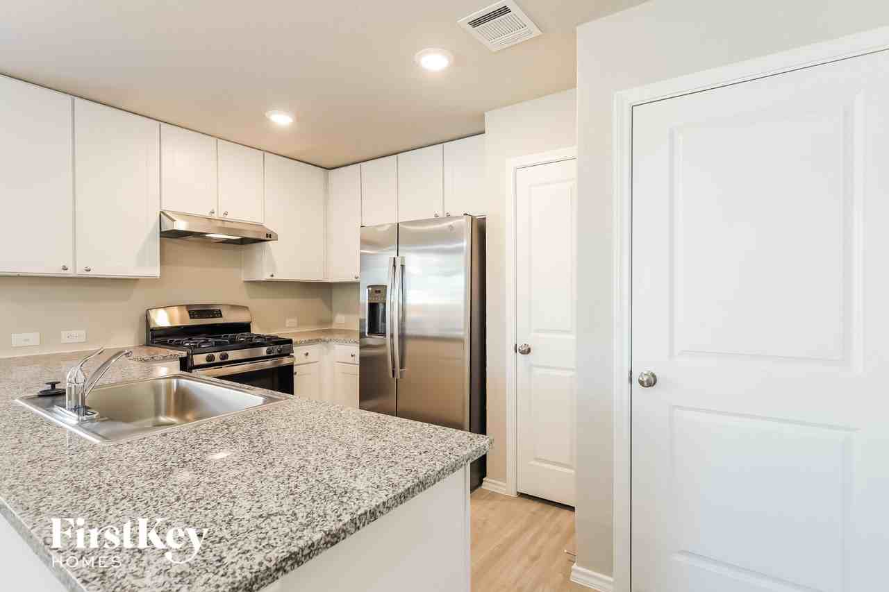 10719 Prusiner Dr - Photo 6 of 15