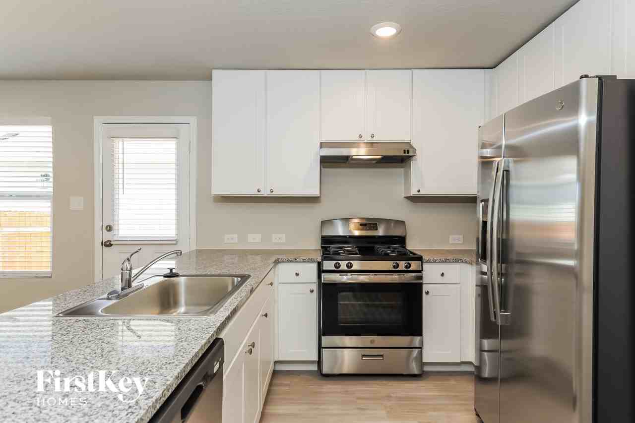 10719 Prusiner Dr - Photo 7 of 15