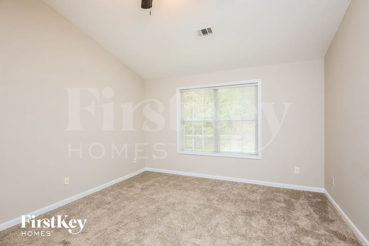 2410 Kirkstone Dr - Photo 7 of 15