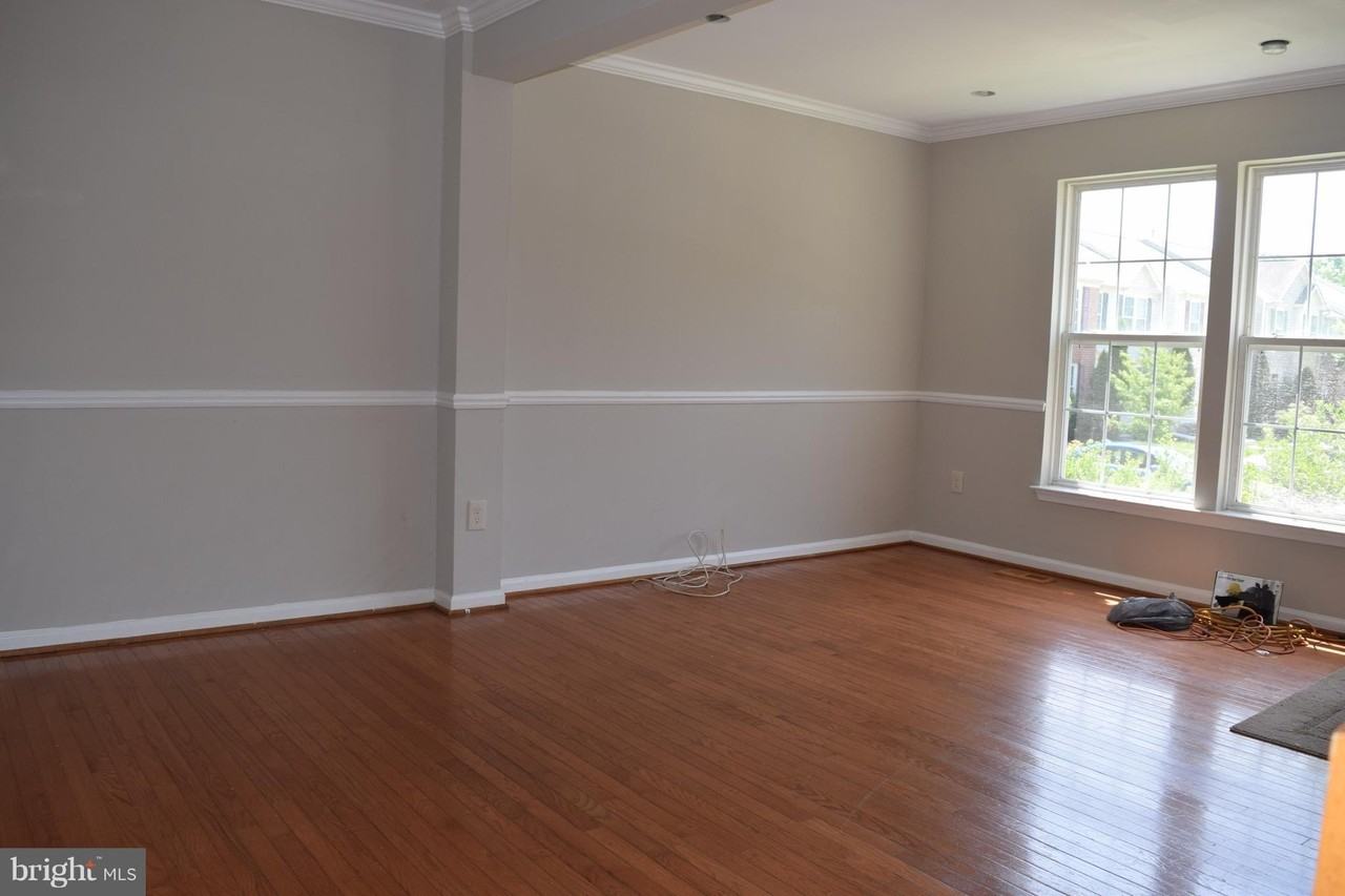 9333 Maxwell Ct - Photo 3 of 13