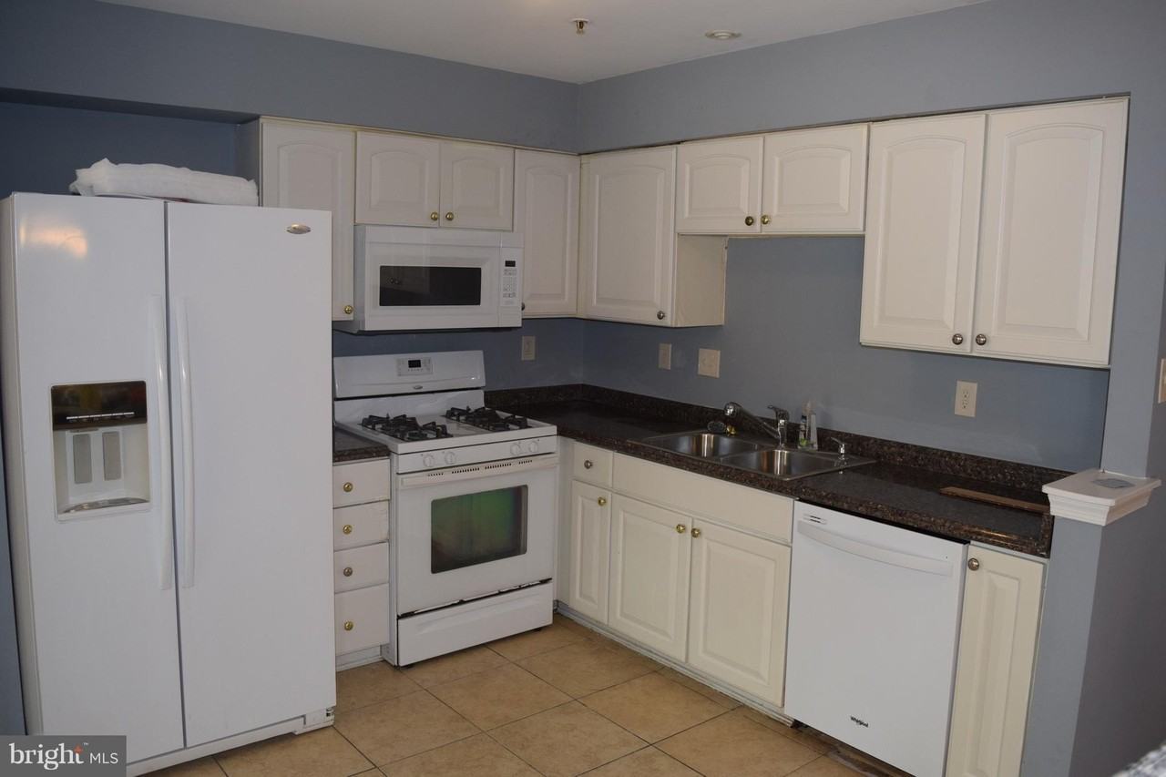 9333 Maxwell Ct - Photo 5 of 13
