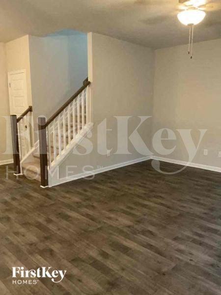 65 Channing Dr - Photo 3 of 10