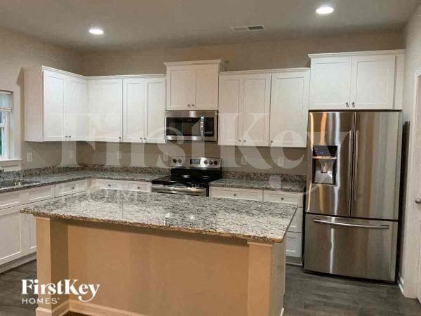 65 Channing Dr - Photo 6 of 10