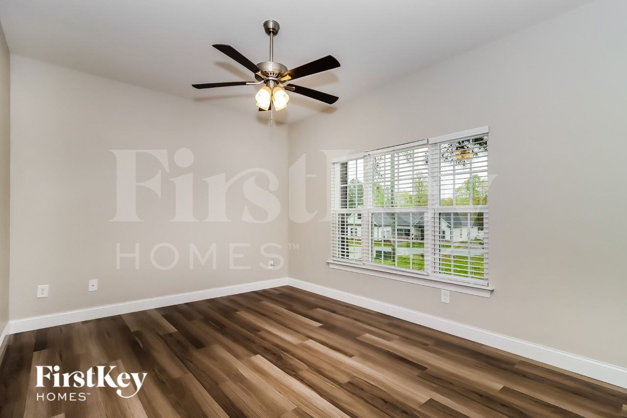 105 Windstone Dr - Photo 4 of 15