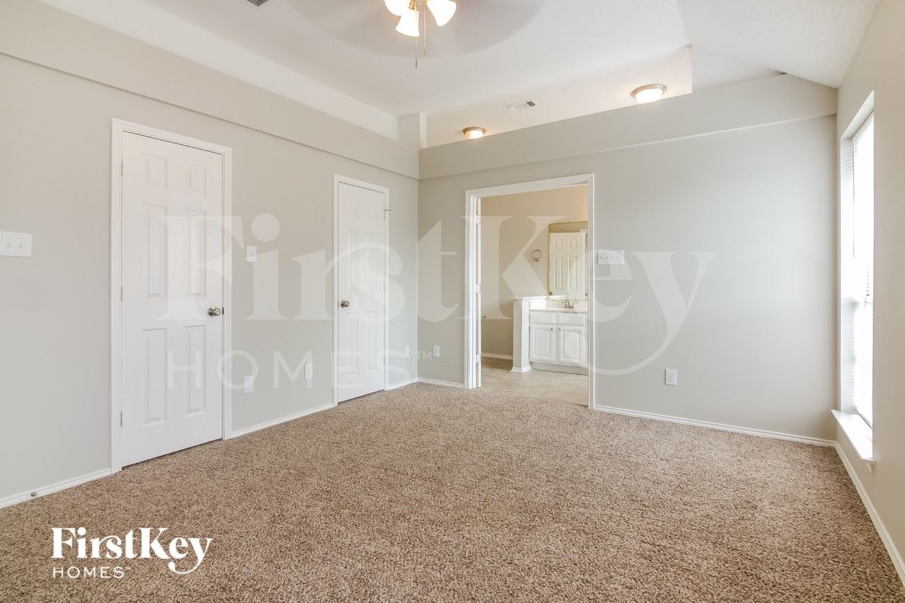903 Hillwood Ct - Photo 7 of 15